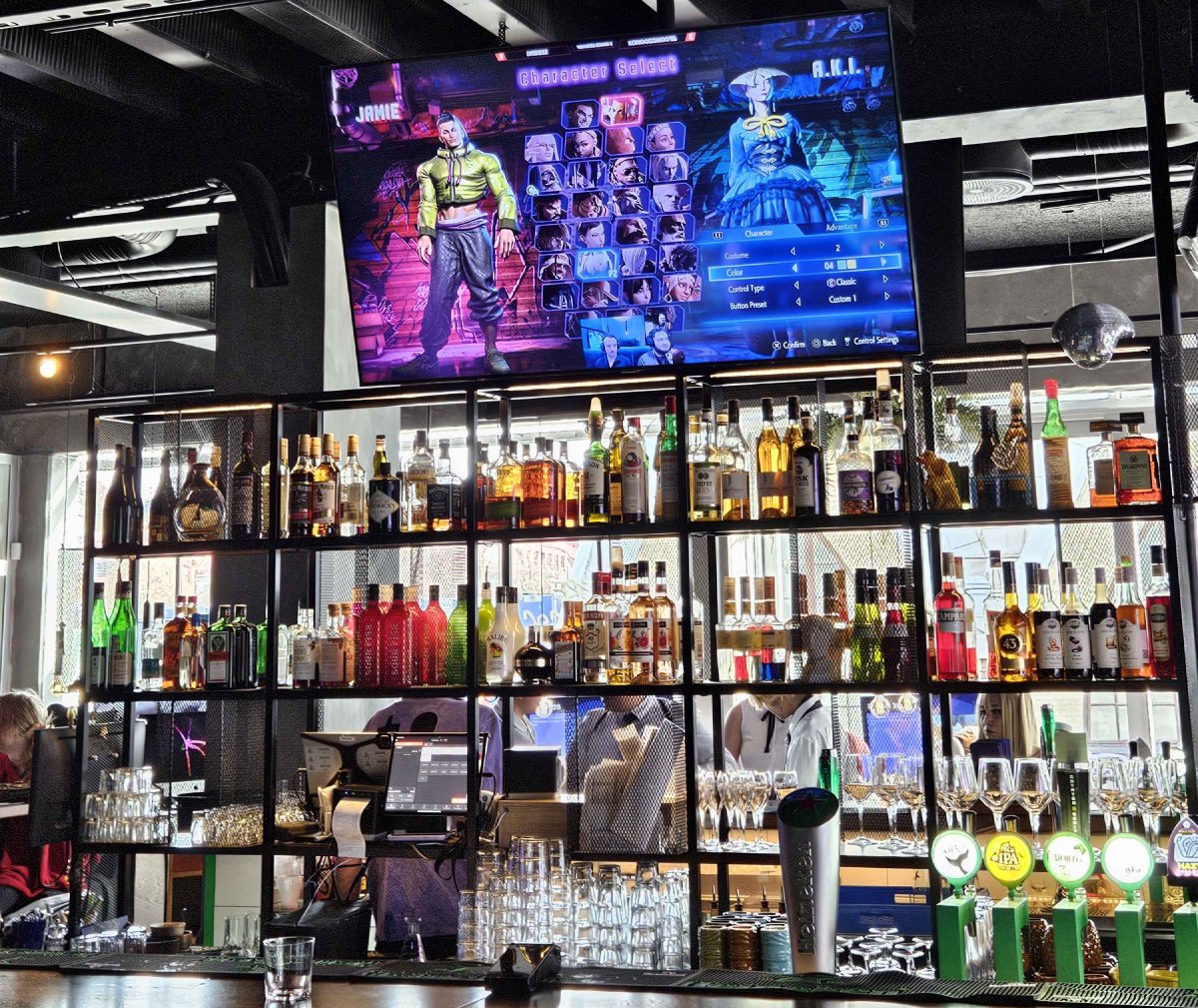 Streamen på stora skärmen på Kappa Bar